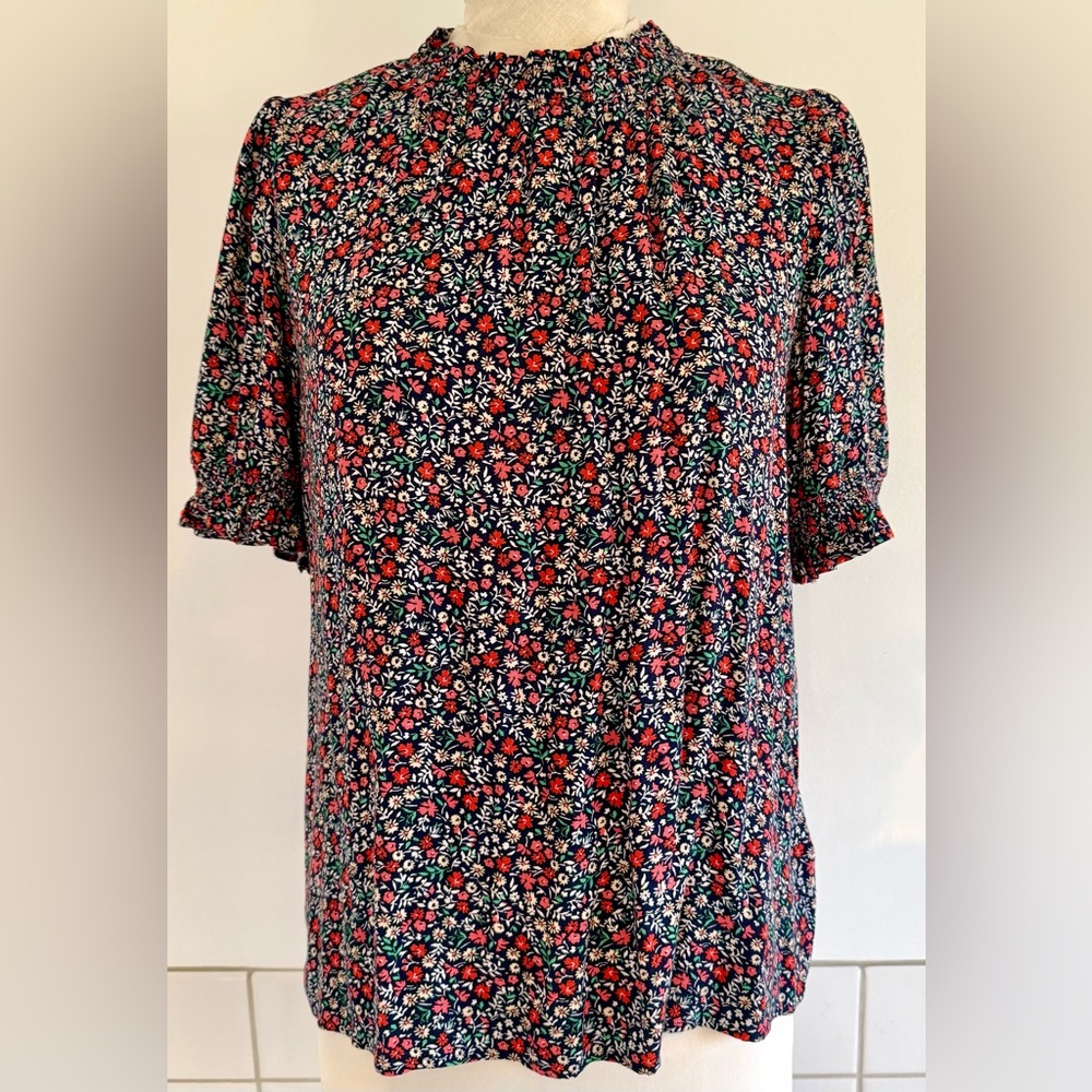 Amazon Essentials Women's Fluid Twill Smock Detail Ditsey Floral Top Sz: S